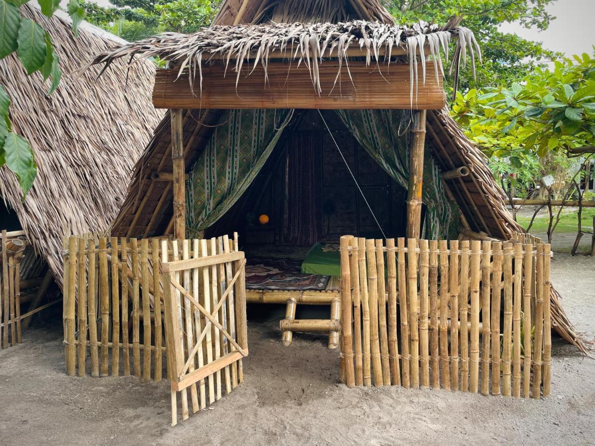 Tribal Huts Community Hostel Daanbantayan Cameră foto