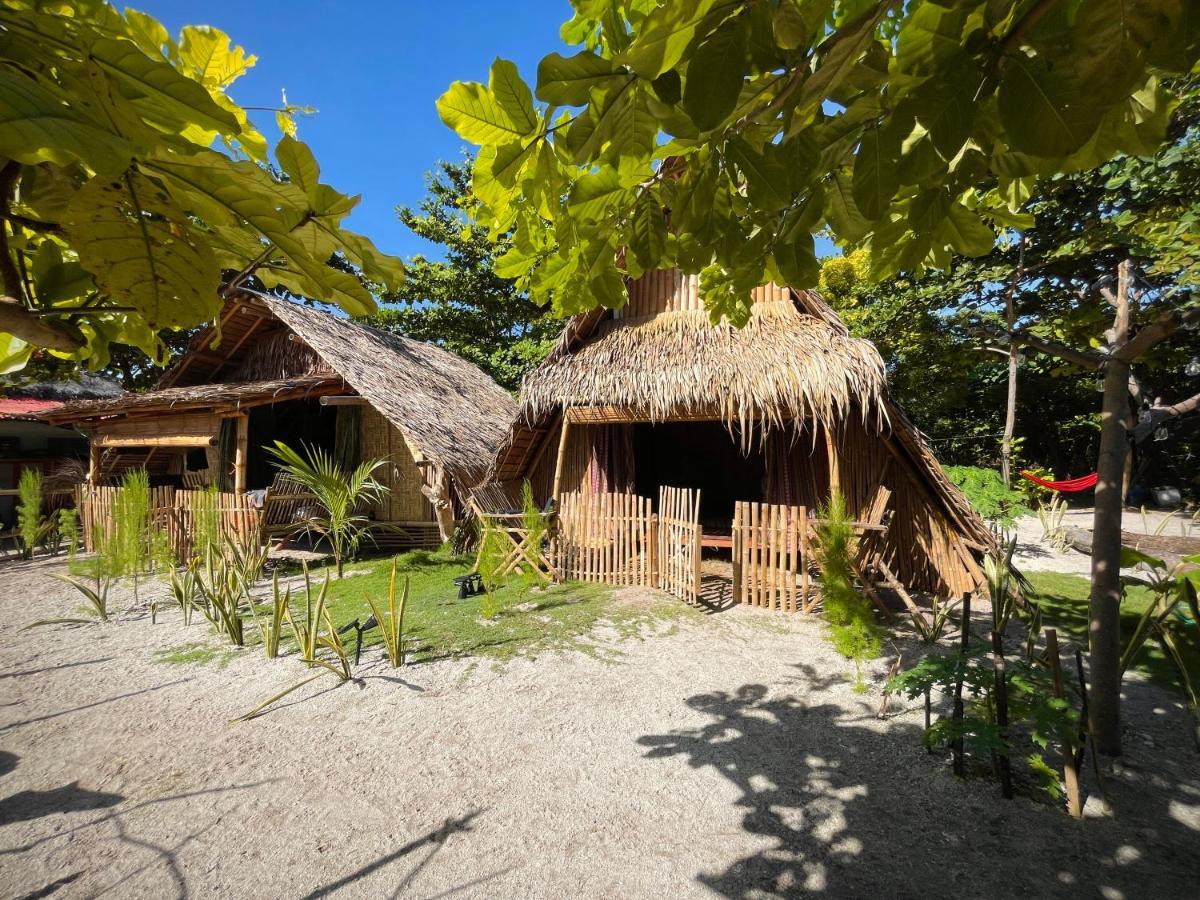Tribal Huts Community Hostel Daanbantayan Exterior foto