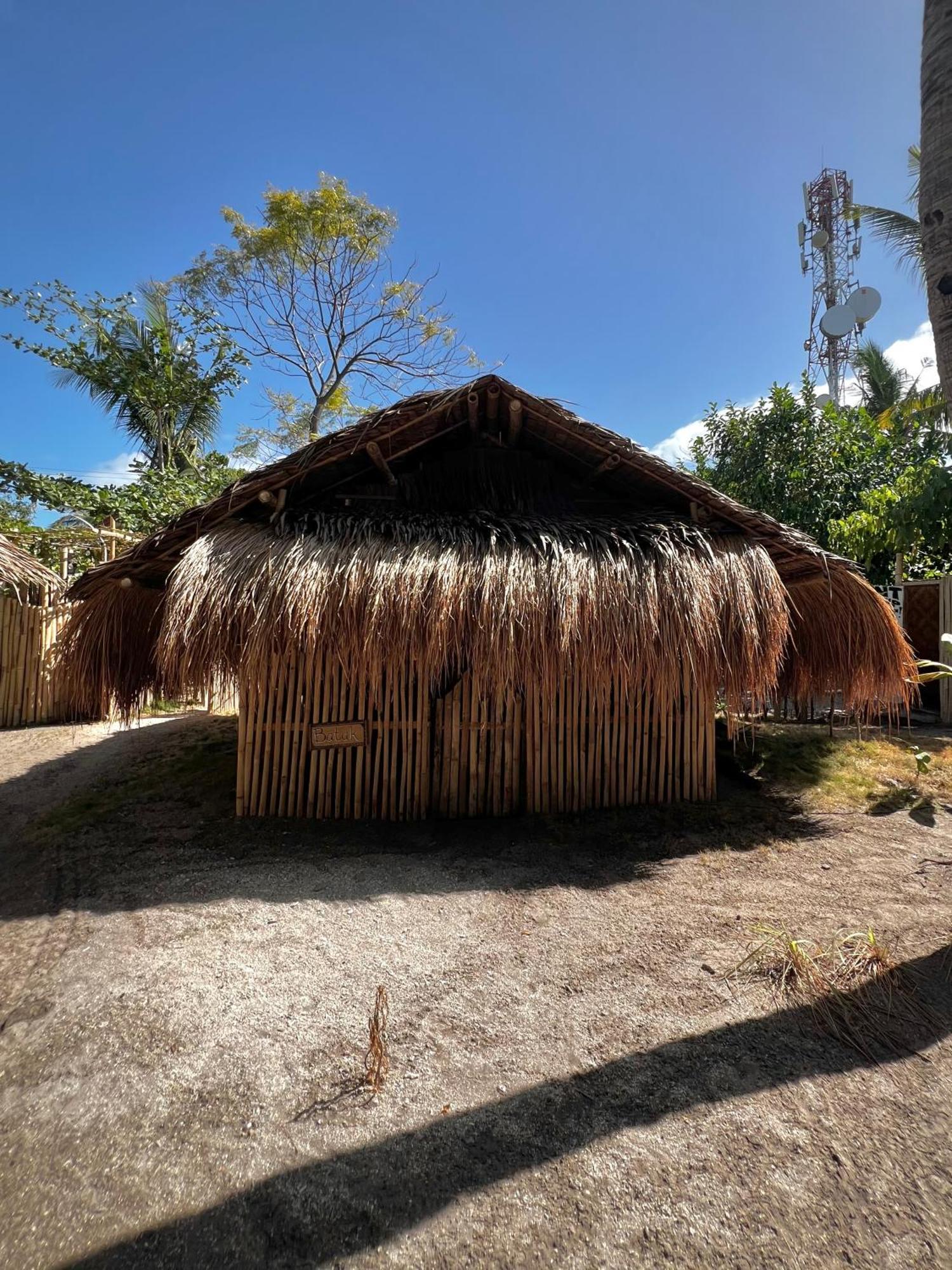 Tribal Huts Community Hostel Daanbantayan Exterior foto