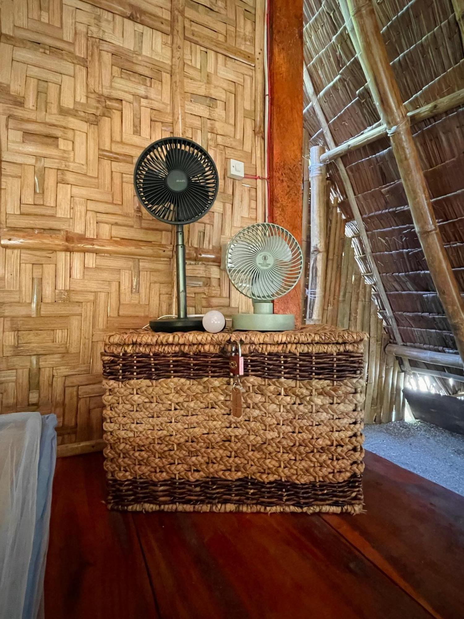 Tribal Huts Community Hostel Daanbantayan Cameră foto