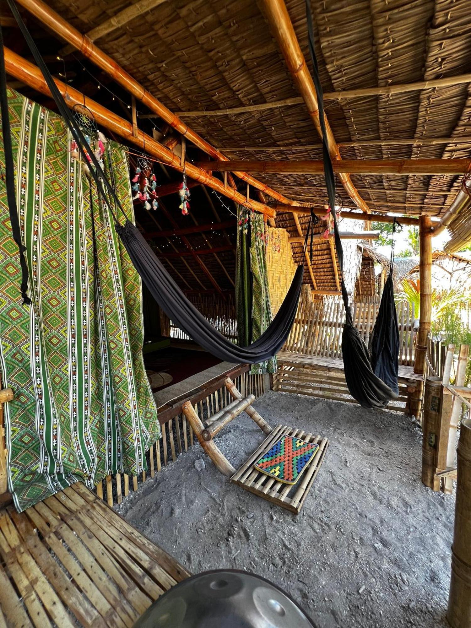 Tribal Huts Community Hostel Daanbantayan Exterior foto