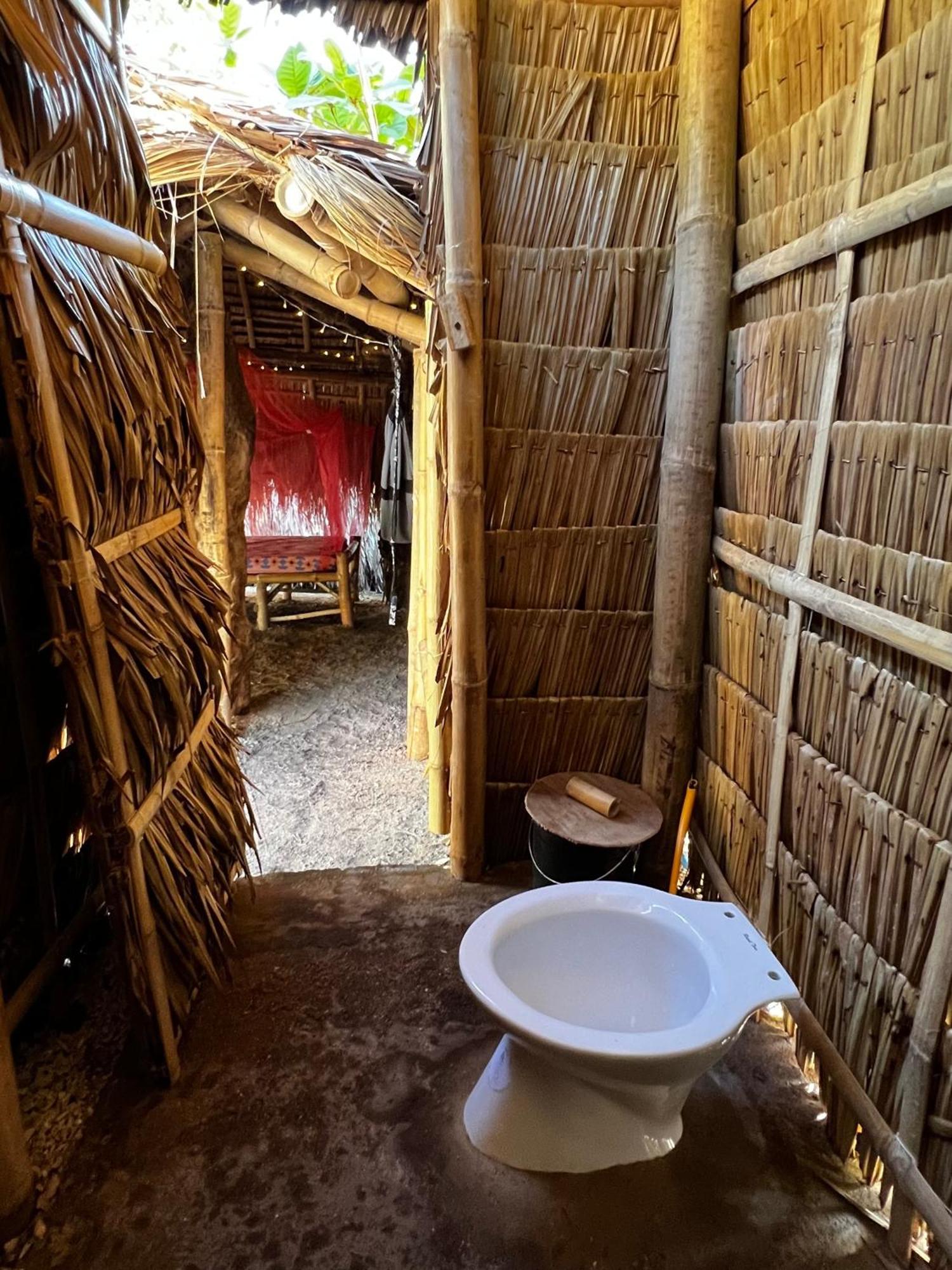 Tribal Huts Community Hostel Daanbantayan Cameră foto